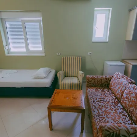 Shengjin Apartment *